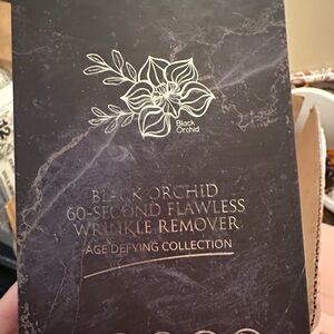 Black Orchid 60-Second Flawless Wrinkle Remover - Elegant Black